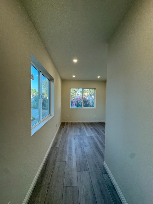 Building Photo - 890 E Avenida De Los Arboles