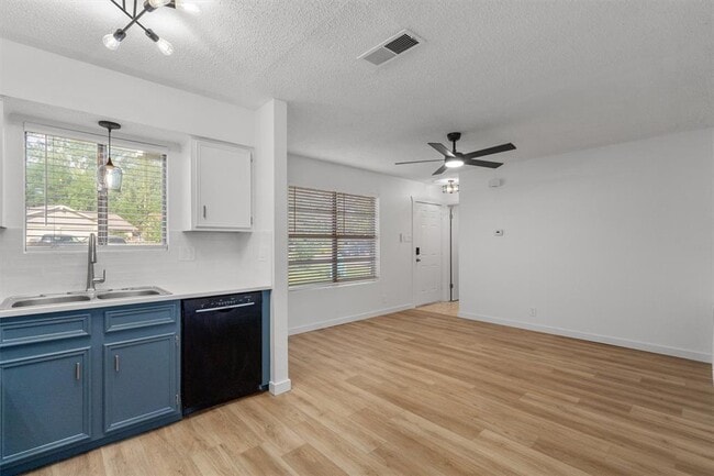 Building Photo - 5700 Cherry Park