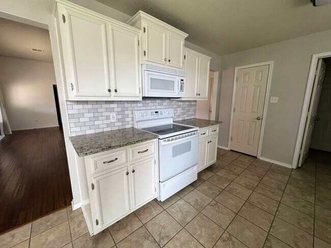 Building Photo - 408 Viola Dr