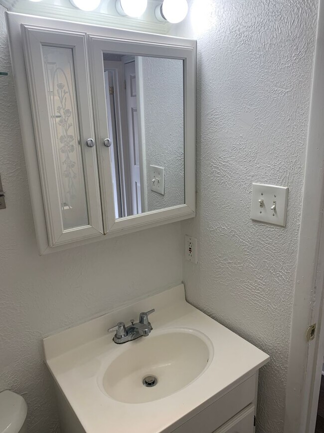 Building Photo - North Shore - 4 BR, 2 Bath with High-End K...