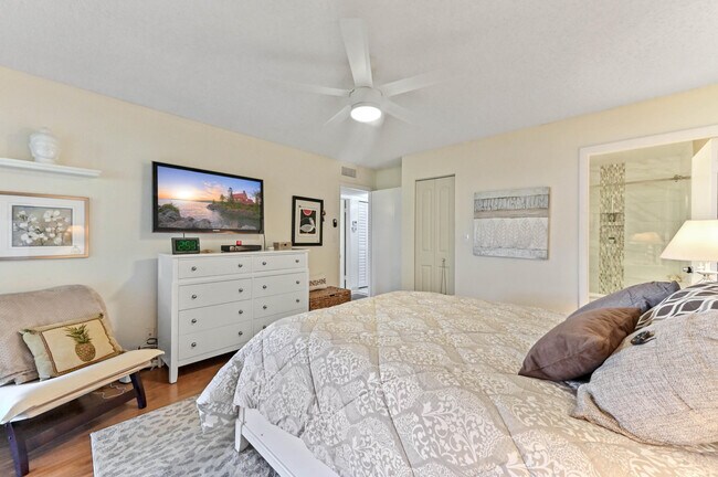 Building Photo - 15217 Lakes of Delray Blvd