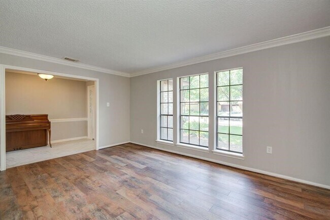 Building Photo - 11918 Glenway Dr