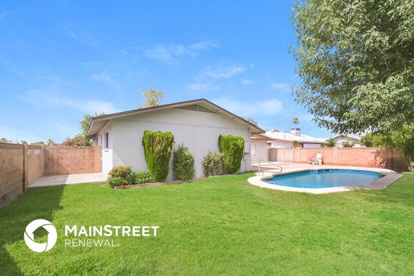 Building Photo - 1541 E Flower Cir