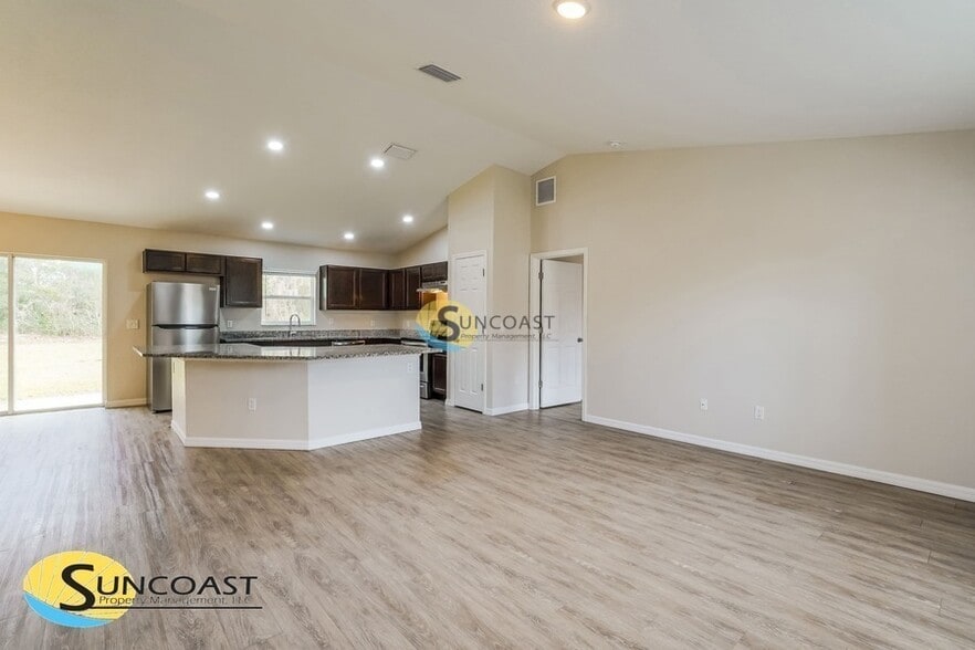 Building Photo - 333 Marion Oaks Golf Way