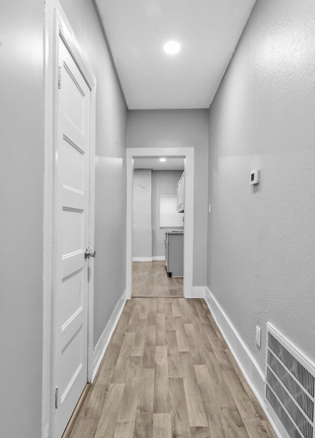 Building Photo - 1911 S 14th St