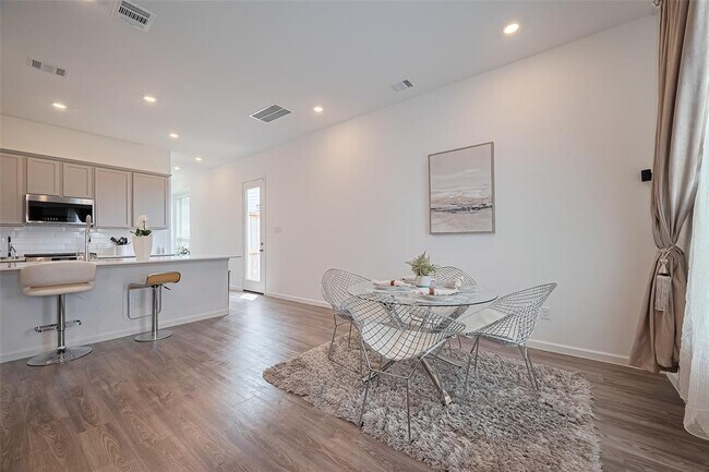 Building Photo - 5435 Holly Hvn Ct