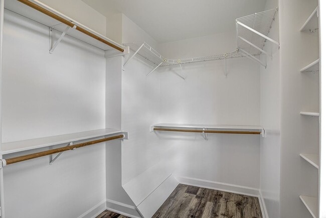 Building Photo - 3 Bedroom Home with Large Fenced in Yard, 2 Car Garage & Bonus Room!
