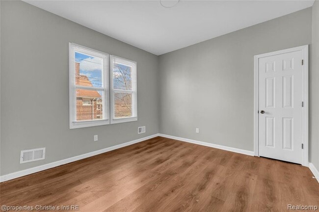 Building Photo - 2508 Clairmount Ave