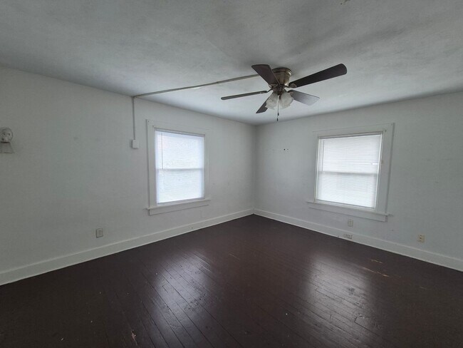 Building Photo - 1967-1969 Rugby