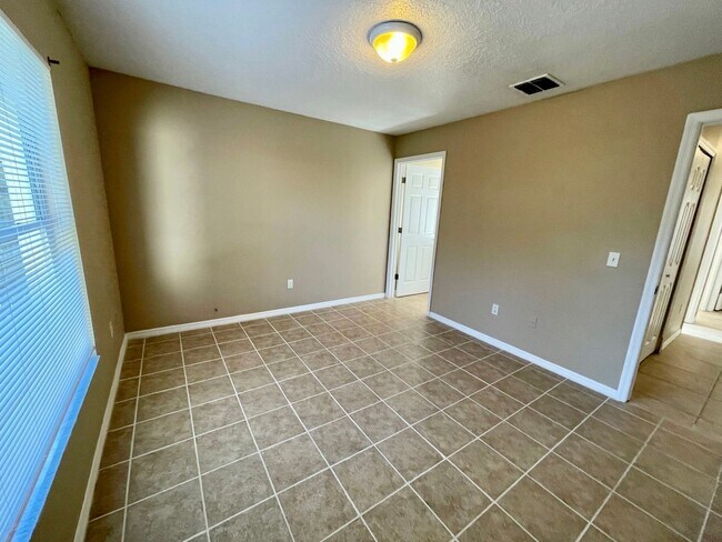 Building Photo - 115 Stefanik Rd
