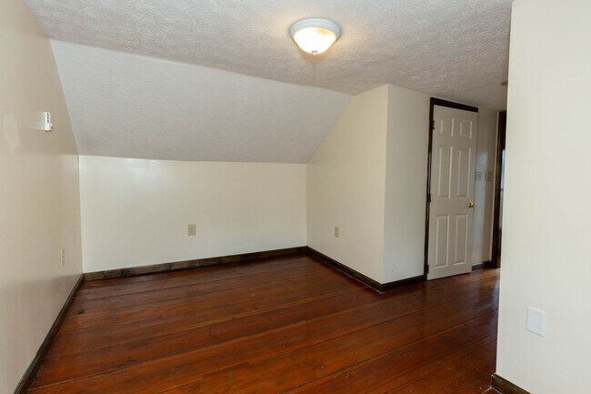 Building Photo - 218 S West St