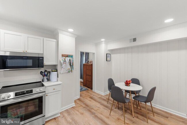 Building Photo - 31 W Southwerk St