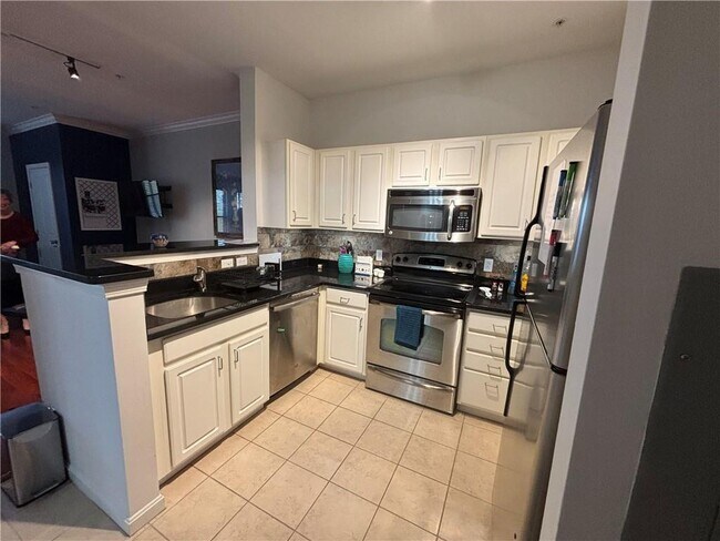 Building Photo - 1000 Providence Pl