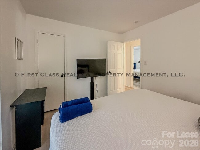 Building Photo - 5819 Woodrock Ct