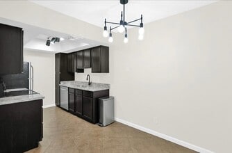 Building Photo - 7350 N Vía Paseo Del Sur