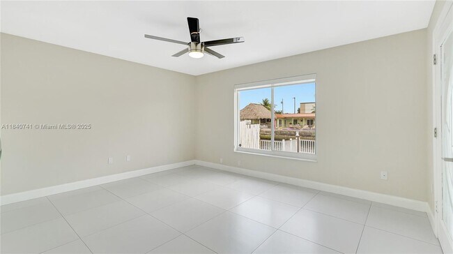 Building Photo - 1412 NE 53rd Ct