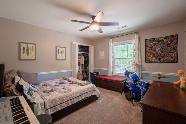 Building Photo - Available mid June!