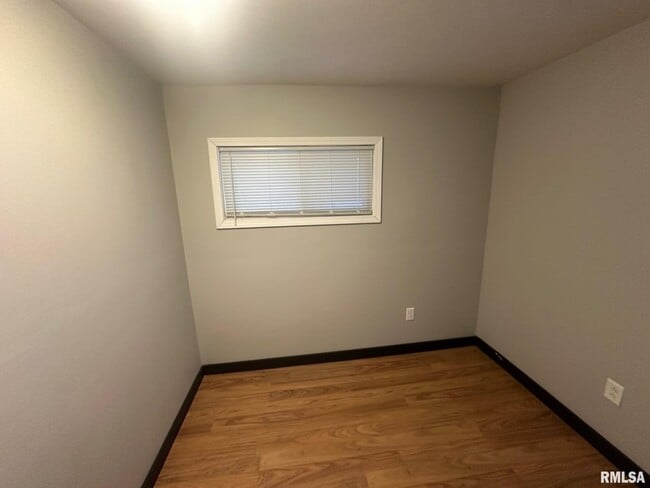 Building Photo - 524 Caroline St