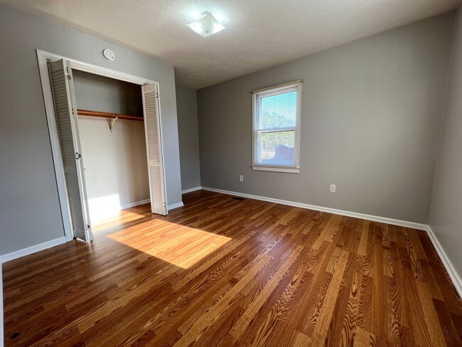 Building Photo - Country Living and Convenience at It's BEST