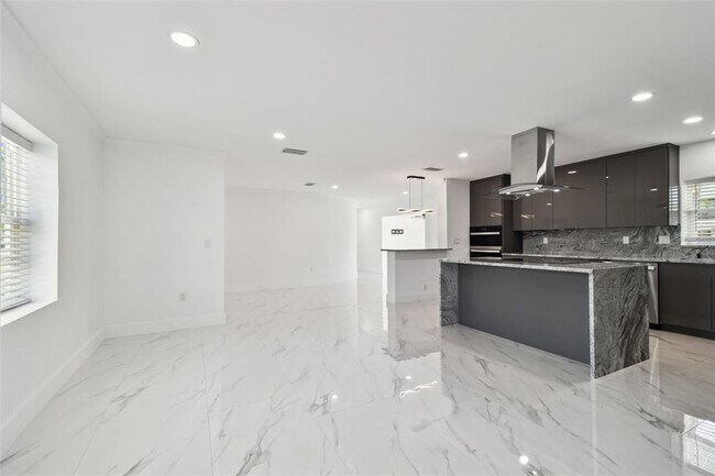 Building Photo - 8708 Thornwood Ln