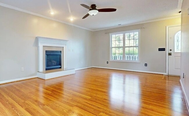 Building Photo - 10 Valley View Ct