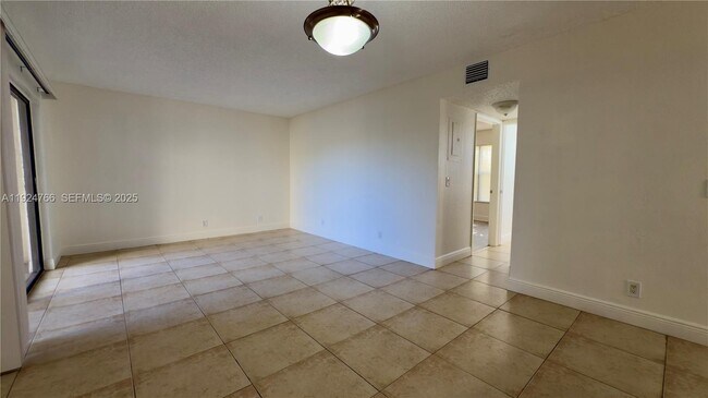 Building Photo - 1455 Lake Crystal Dr