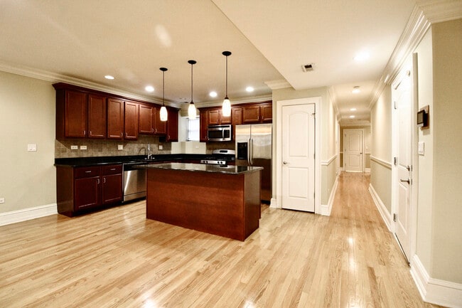 Building Photo - 5528 S Indiana Ave