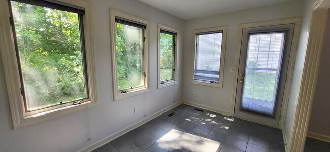 Building Photo - 3015 Hedgerow Pass