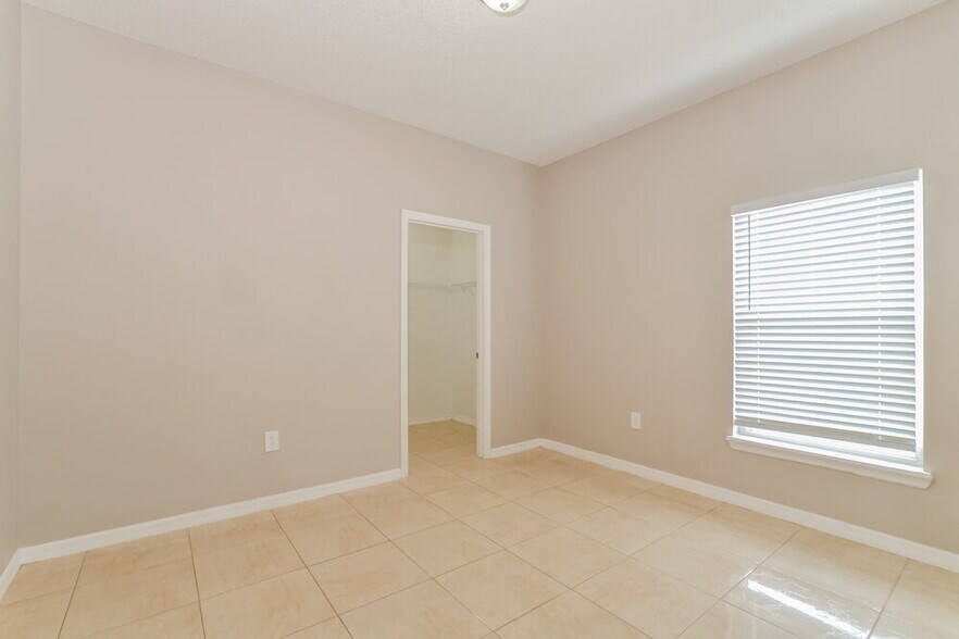 Building Photo - 2863 Berkshire Cir