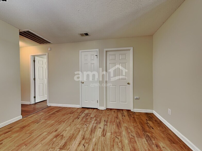 Building Photo - 223 Tigers Paw Dr