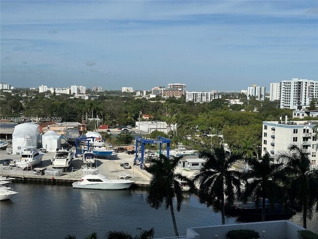 Building Photo - 1861 NW S River Dr