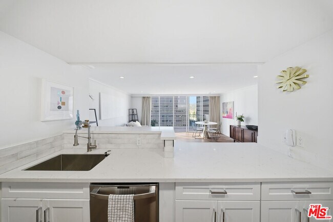 Building Photo - 2160 Century Pk E