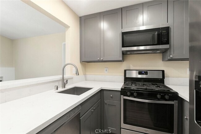 Building Photo - 30 Gavilan