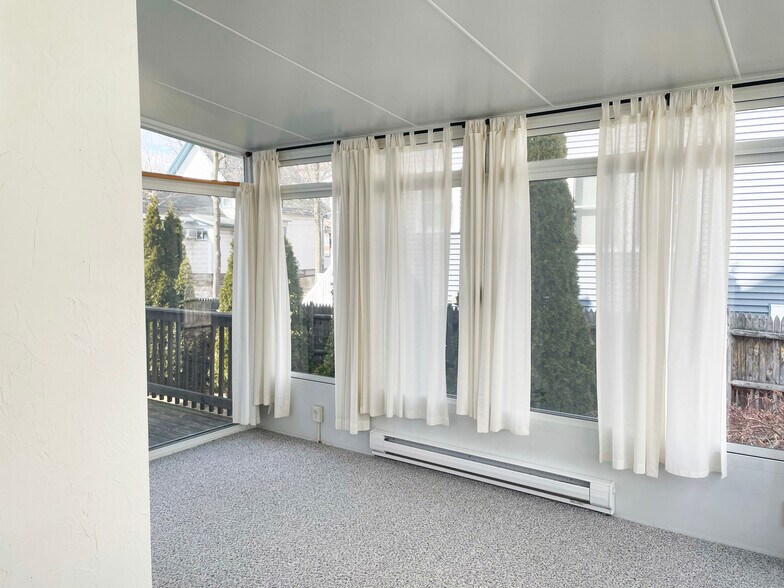 Sun Room - 27 Webster Pl