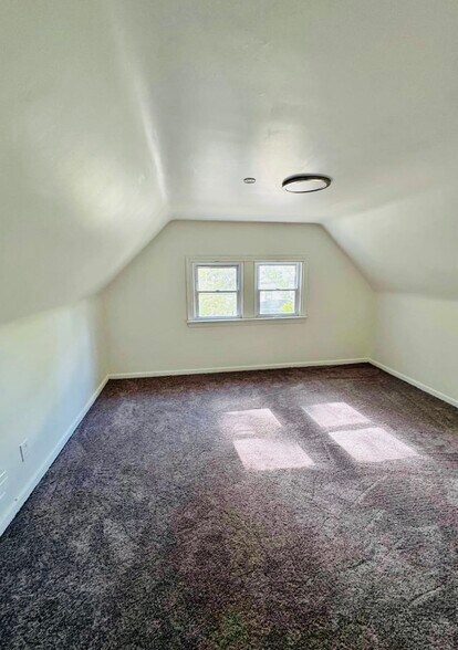 Building Photo - 2065 W 85th St