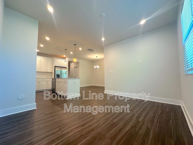 Building Photo - 9542 Munsing Dr
