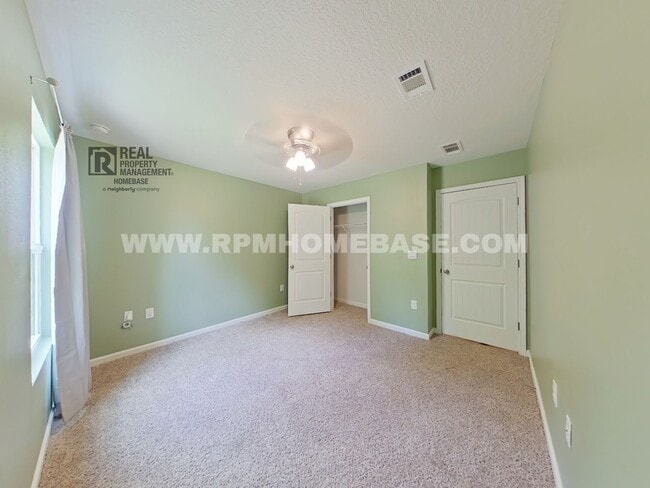 Building Photo - Spacious 5-Bedroom Home with Bonus Living ...