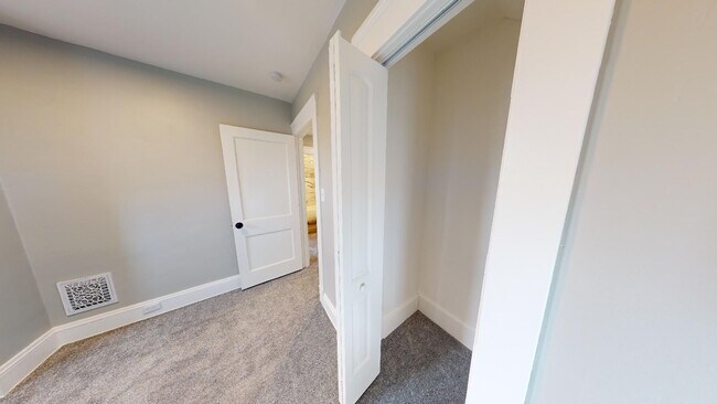 Building Photo - Old Brooklyn Area - 3 Bedroom Single Famil...