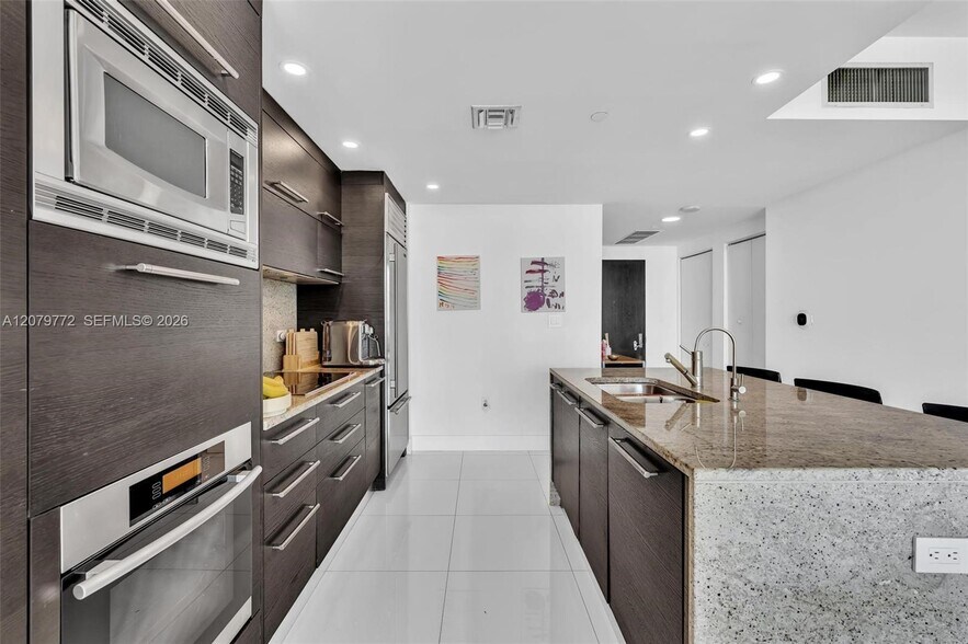 Building Photo - 900 Biscayne Blvd
