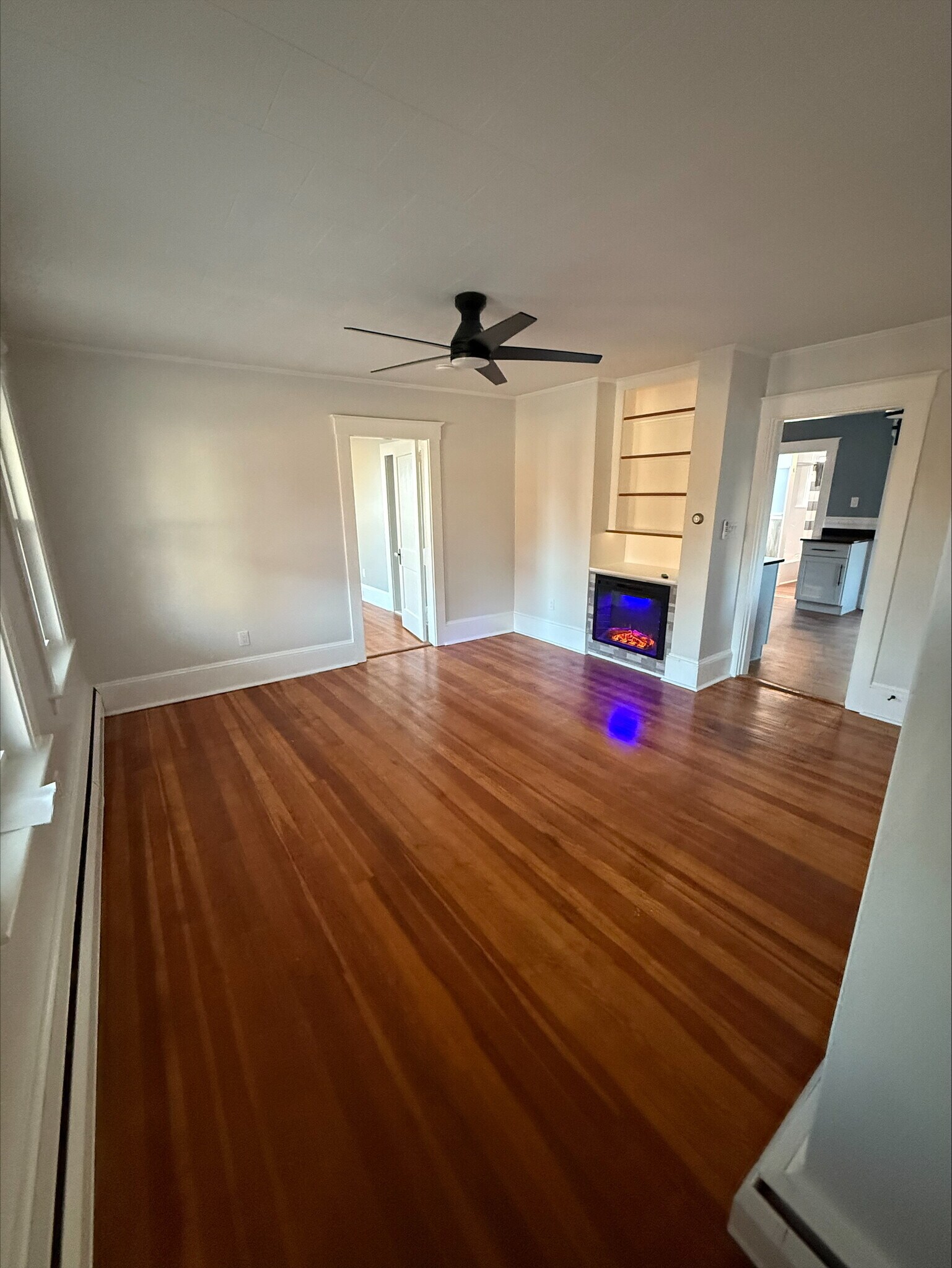 New Electric fireplace - 38 Liberty St