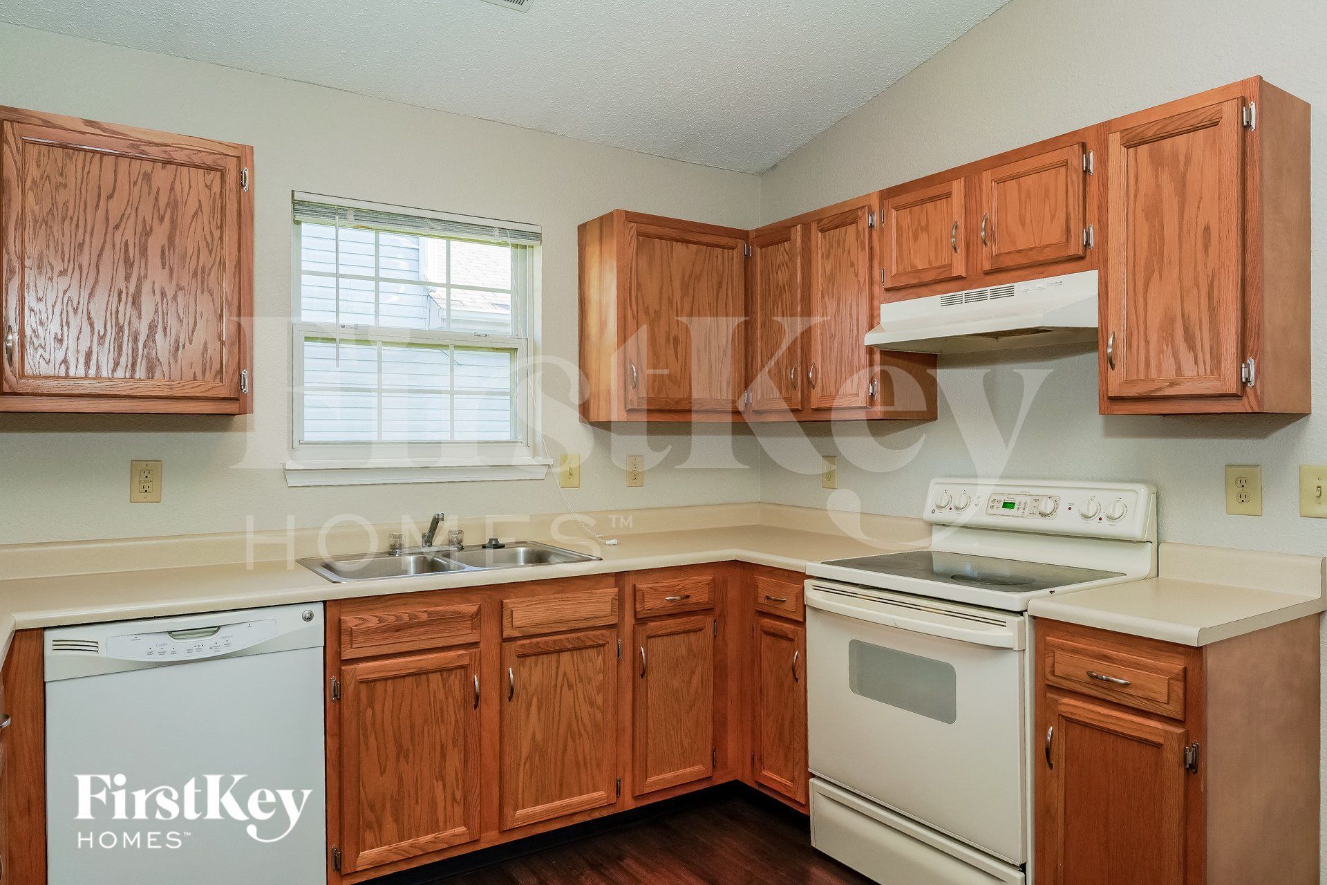 Building Photo - 1880 Long Lake Dr