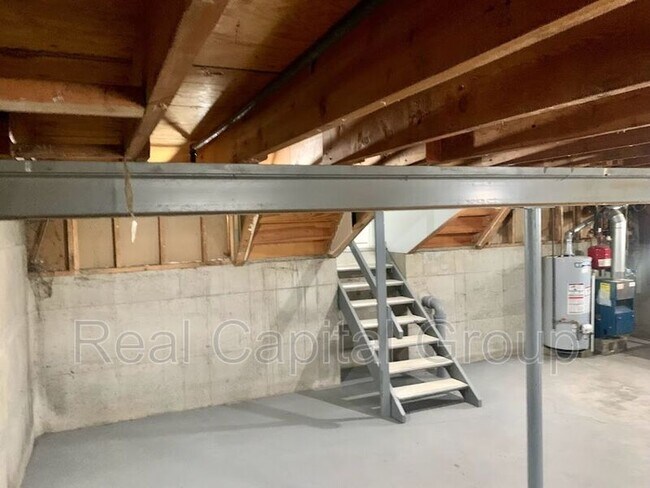 Building Photo - 33 Panama Ln