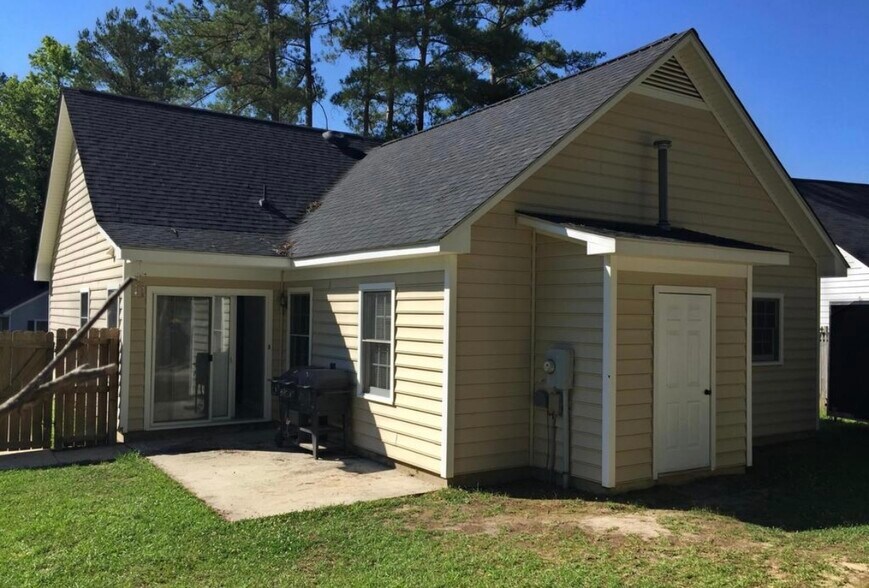 Building Photo - 2140 Tanglewood Rd