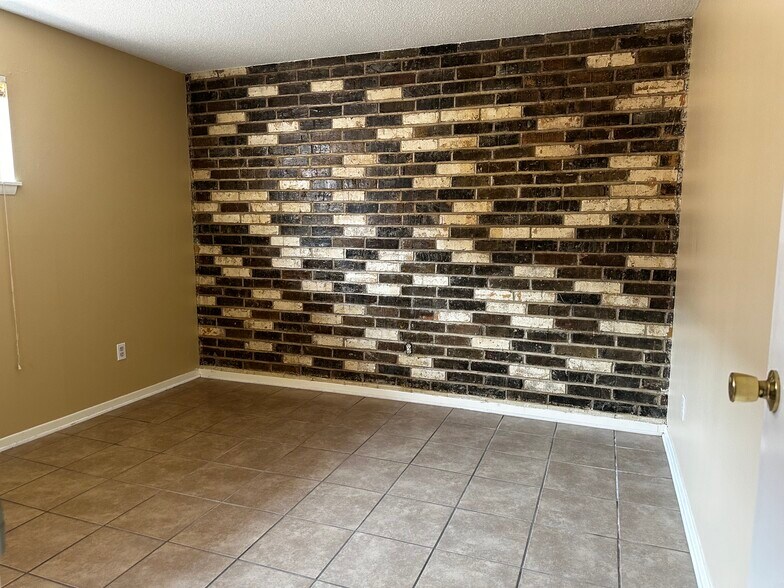 Building Photo - 1118 Violet Ave