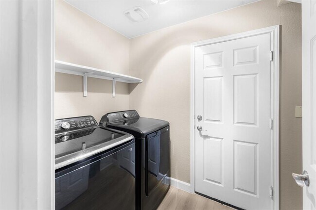 Building Photo - 6708 Glebe Path