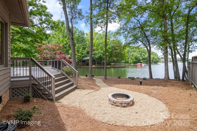 Building Photo - 449 Windward Dr