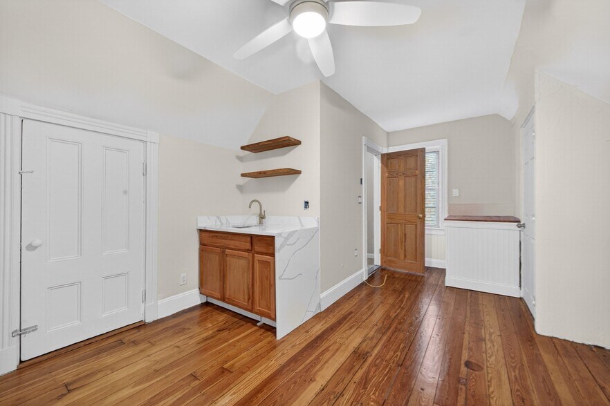 Building Photo - 42 Etna St