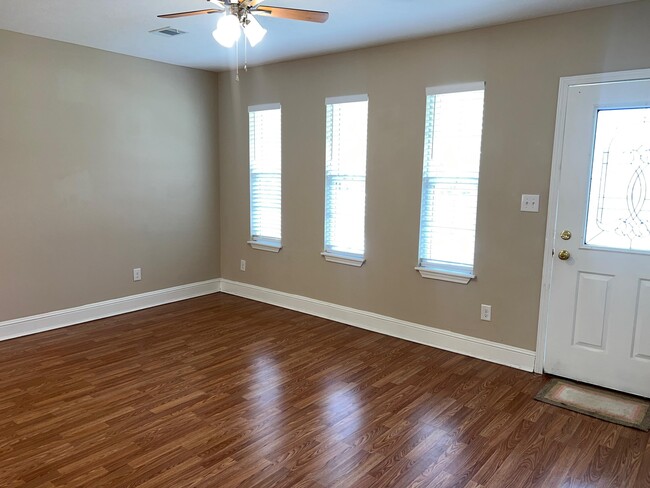 Building Photo - 202 Shetland Dr