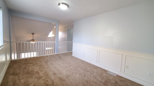 Building Photo - 483 E Apple Blossom Dr