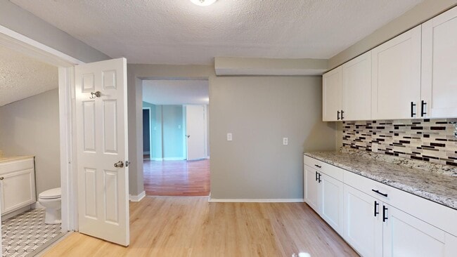 Building Photo - Clark/W.44 area: updated 3 bedroom/1 bath single family house.